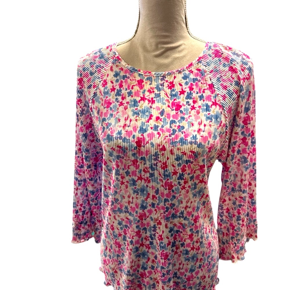 1. State floral 🌸 long sleeved top